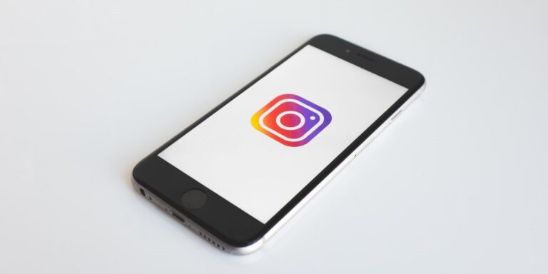 Blocking vs. restricting on Instagram: when to use each privacy option