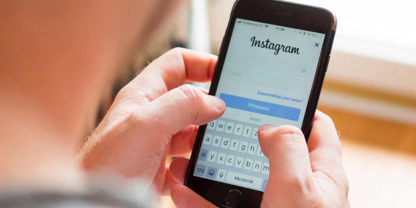 7 możliwych powodów, dla których nie możesz obserwować kogoś na Instagramie Logging into instagram