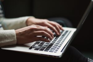 Choosing the best AI text generator: Simplified (free forever) vs Snazzy AI ($300 annual fee)