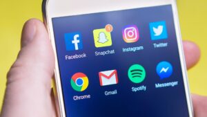 Social media management for online novices