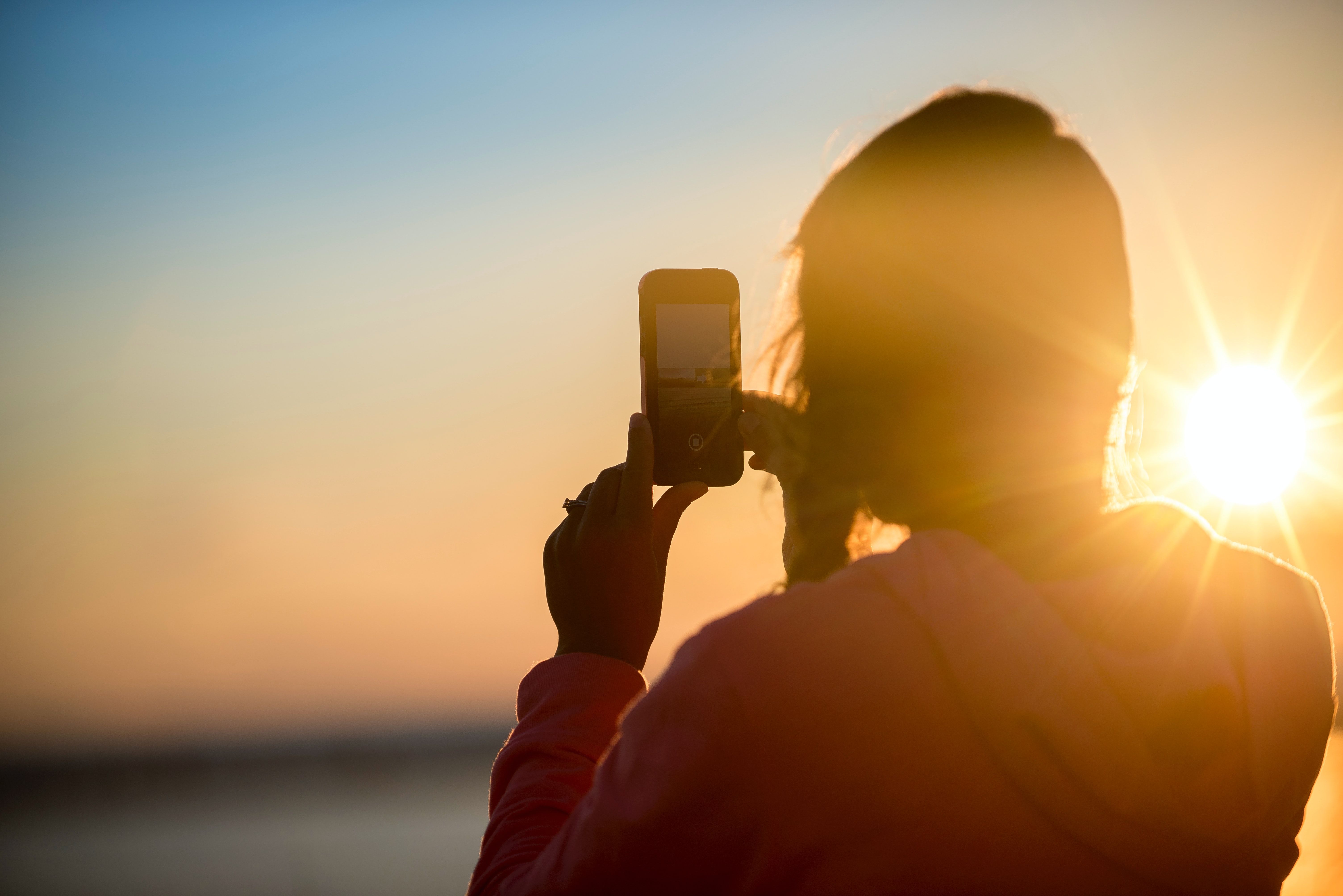 Jak korzystać z funkcji podwójnego aparatu na Instagramie Ben white bs o0n5ofbm unsplash