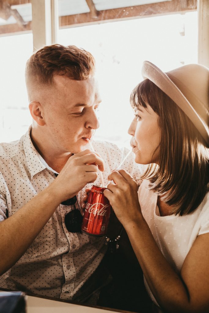 Psychologia kolorów: jak kolory wpływają na nastrój i zachowania w marketingu?  (Część 1) Soda can red 683x1024