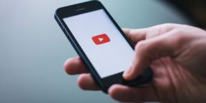 Should social networks have "dislike" buttons?