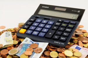 Sektory, które zyskają w 2023 roku - jak na tym zarobić?