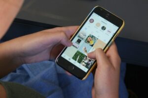 Jak Instagram wybiera kolejność historii?