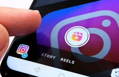 Cómo añadir pies de foto en los carretes en Instagram