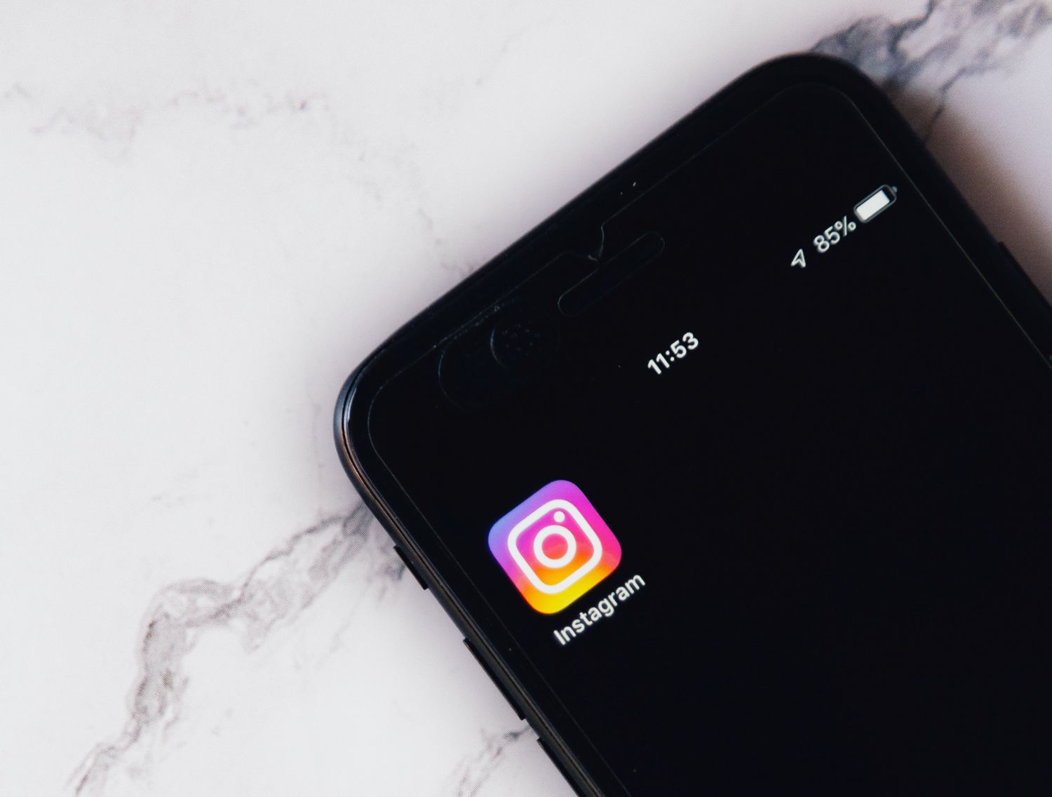 How to turn on dark mode on Instagram