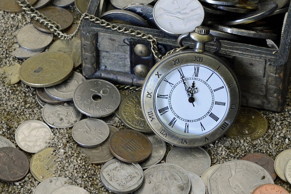 Podatki od przychodów z afiliacji – jak uniknąć kłopotów z fiskusem? Pocket watch 1637393 960 720