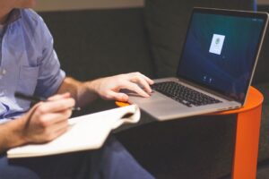 Die Beherrschung des Verkaufstrichters: Tipps, wie man mehr Leads in Kunden verwandelt
